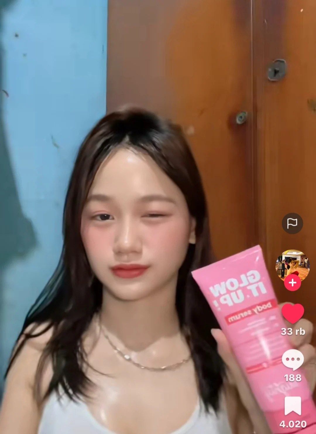 Video TikTok kreator memegang produk body serum Glow It Up, 33 ribu likes